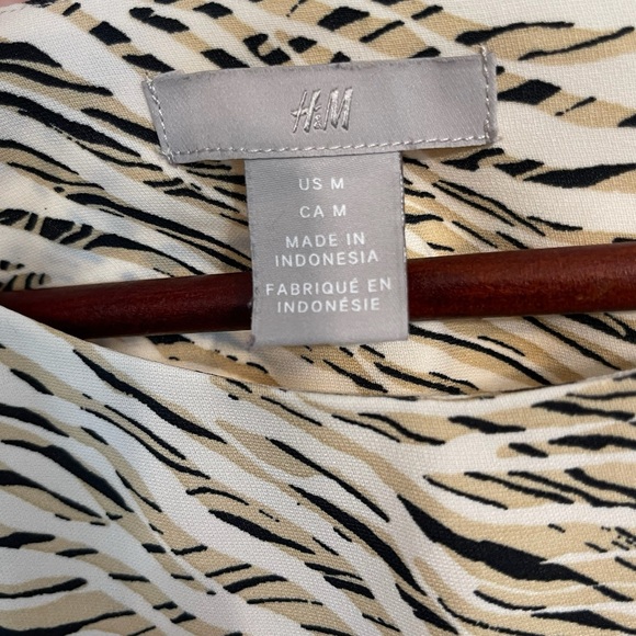 🔥4 for $75🔥 H&M Tiger Stripe dress with belt 3/4 sleeve - Picture 4 of 6
